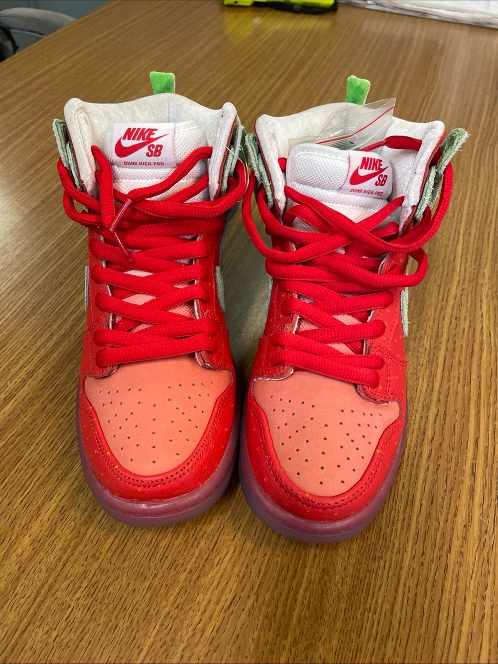 Nike SB High-Top Skate Shoes Strawberry Cough